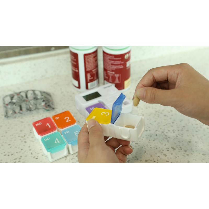 EDOSO Pill Box for 7 Days with 7 Containers and