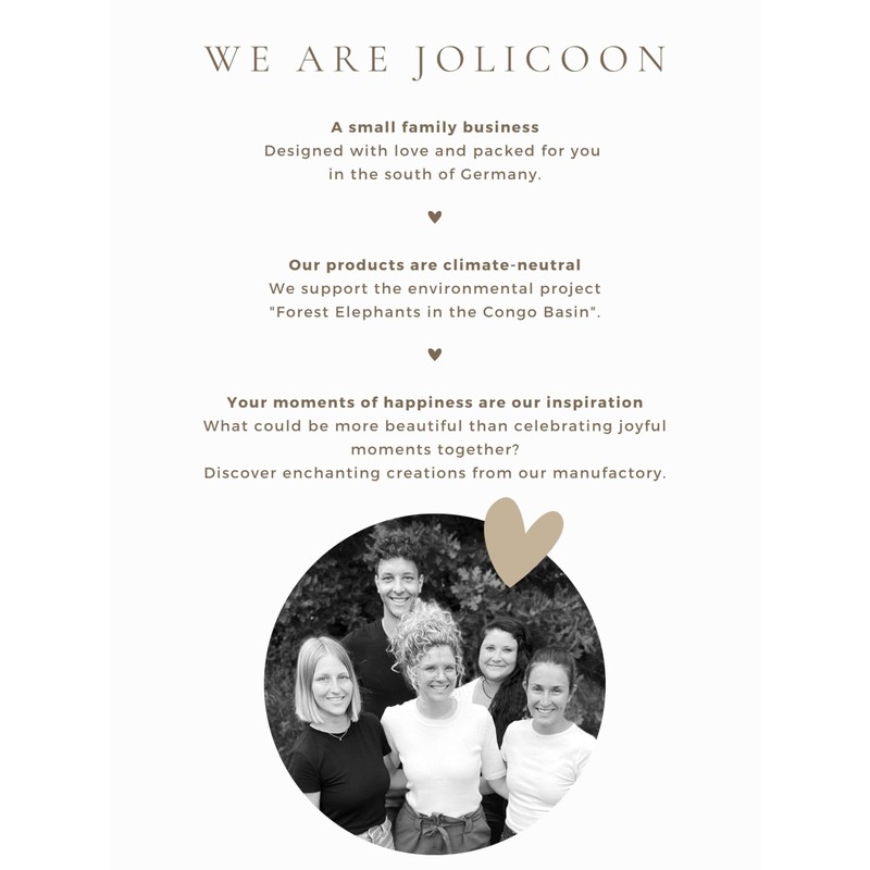 Joli Coon Pregnancy announcement with wooden frame for the ultrasound