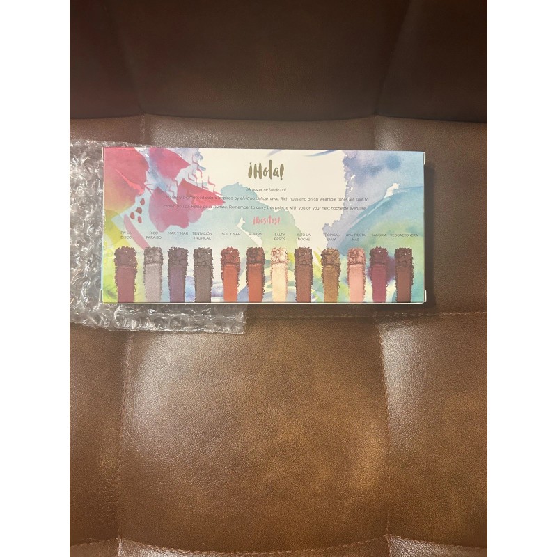 Mia Del Mar Eyeshadow Palette 12 rich hues in wearable