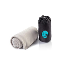 ALTERA LA VITA Travel Blanket, Cuddly Blanket Made of Fleece, Warm and Soft, Compressible, with Bag, 150 x 130 cm, for Travel by Plane, Train or Car, for Outdoor or Camping, gray, Modern