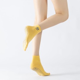 Mokde Mondge 3 Pairs Yoga Pilates Socks With Grips for Women, Non Slip Grip Socks for Yoga, Barre, Dance Cushioned Crew Socks (US, Alpha, One Size, Regular, Regular, Colour 5)