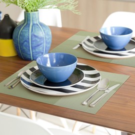 comfoyar Green Rectangular Placemats Set of 6, 12x18 Inch Non-Slip Heat Resistant Vinyl Place Mats, Washable Waterproof Table Mats for Indoor Kitchen Dining Party Table Decoration