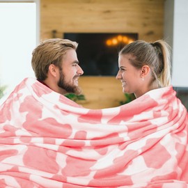 Soft Blankets Pink Strawberry Warm Fuzzy Fleece Blanket Cute Lightweight Women Throw Blanket Pink Gifts Decor Stuff Toys for Kids Girls Bed Couch