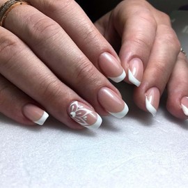 Juneyemo Square False Nails French Short Fake Nails Simple Acrylic Stick On Nails Full Cover Press on Nails 24Pcs for Women or Girls (B)