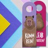 "Bleib draußen komm rein Capybara Door Hanger Signals Humorous with