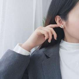 Yin Yang Heart Shaped Stud Earrings Sterling Silver 925 Minimalist Love Heart Black and White Enamel Statement Earring Studs Piercing Hypoallergenic for Women Girls Jewelry Gifts