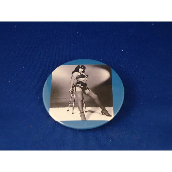 BETTIE PAGE - GARTER & STOCKINGS Button pin pinback 2