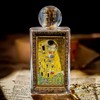 Expressing Gustav Klimt’s work ‘The Kiss’ through scent. / 구스타프