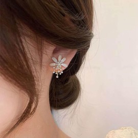 Inateannal Vintage Flower Pearl Earrings Tiny Pearl Drop Earrings Enamel Flower Stud Earrings Gold Cluster Pearl Earrings Jewellery for Women and Girls, Zinc, No Gemstone