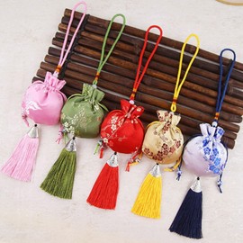 National Museum of Korea Museum Goods Korean Pak Muuz Traditional Plum Embroidery Lucky Bag 7 Pieces Return Gift Foreign Gift K Goods I agree to third party provision for delivery / 국립중앙박물관 박물관굿즈 국중박 뮷즈 전통 매화자수 복주머니 7개 답례품 외국인선물 K굿즈 배송을 위한 제3자 제공에 동의합니다