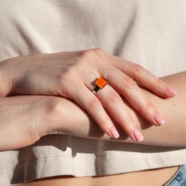 ALEXASCHA® Minimalist ring with colourful stones • Open finger ring for each finger • Small gift for girlfriend • Adjustable ring size: 53-63 (diameter 17-20 mm) • Glass stone: 10 mm (chilli red)