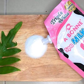 A Bonne Bonne' Spa Leche Blanqueamiento Sal Suave Piel del Bebé Exfoliante Suave - 350g/12.4oz