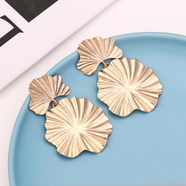 Gold Flower Earrings for Women Exaggerated Gold Earrings Gold Flower Dangle Earrings Retro Flower Drop Earrings Party Jewelry Gifts Birthday Christmas Gift for Women Girls