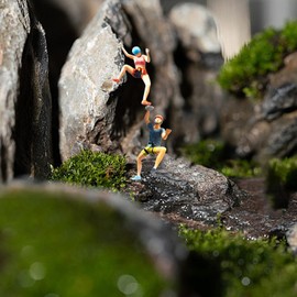 MagiDeal 1:87 Rock Climbing Figure People Model Train Railway Movie Props Dioramas Micro Landscape Miniature Decoration Children Toys, 2 pieces