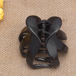 Xuniu Women Octopus Claw Hair Clip Hairpin Accessory Curved Design Heart Shape Handle Black 7x7x4.5cm/2.67x2.6x1.77