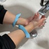 Silicone Cleansing Wristband Blue Face Wash / 실리콘 클렌징 손목 밴드 블루 세안용 세정