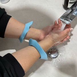 Silicone Cleansing Wristband Blue Face Wash / 실리콘 클렌징 손목 밴드 블루 세안용 세정