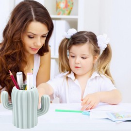 XFLYP Cactus Shape Pen Holder Cute Stationery Pen Holder Desk Organiser, Makeup Brush Holder, Creative Funny Cactus Shape Desk Pen Holder Stand for Desk, Office Supplies, Vanity Table (Green)