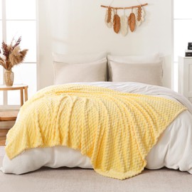 BNuitland Light Yellow Flannel throw blanket (50X71 inches) with Pillow Cover(18X18 inches), 300 GSM Cozy Warm Soft Fleece home decor Lightweight Bed Sofa Blanket for Adults, Suitable for All Seasons.
