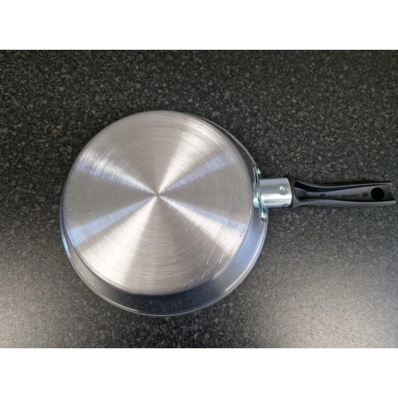 4 Cups Egg Poacher Pan With Vented Plastic Lid and