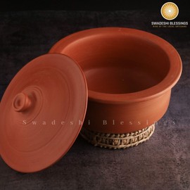 Swadeshi Blessings HandMade Exclusive Range Unglazed Earthen Kadai/Mud Handi/Mitti Ke Bartan/Clay Pot for Cooking & Serving with Lid(with Mirror Shine) + Free Palm Leaf Stand (3 Liters)