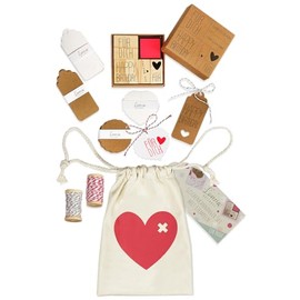 Loveria Gift Tags Kraft Paper Wooden Stamp Set - 110 Pieces | Pendant Gift for Labelling | 5 Stamps, Labels, String | Brown & White