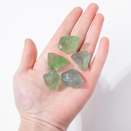 Apengshi 1/2lb（230g) Natural Green Fluorite About 0.59-0.78in Healing Crystal Tumbled Rough Stone Chakra Raw Stone Meditation Reiki Collection