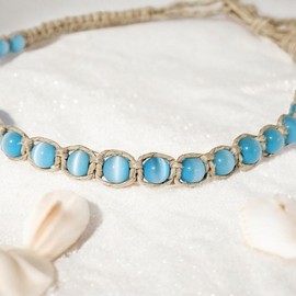 BlueRica Gargantilla de cordón de cáñamo con abalorio de ojo de gato (azul claro)