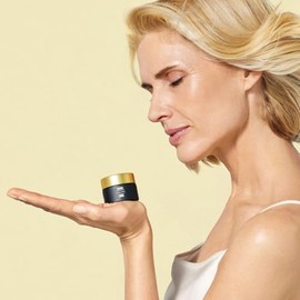 ISDIN Isdinceutics vital eyes, crema contorno de ojos antiarrugas, con melatonina y cafeina, 15 ml