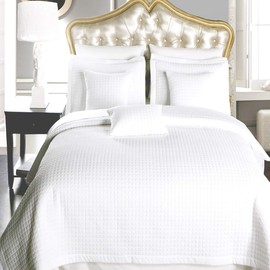 Royal Hotel Bedding Checkered Style Soft and Plush Coverlet, 3PC Set Stiched Filled Bedspread, Extra Soft Bed Cover, Checkered Pattern Quilted Bed Quilt, White, King