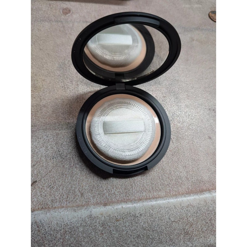 La Femme Compact pressed Powder