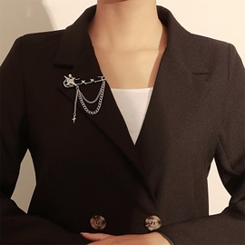 Punk Gold Silver Star Moon Tassel Chain Brooch,Vintage Crystal Moon Star Collar Pins Cubic Zirconia Sweater Shawl Clips Collar Brooch for Women (Silver1)