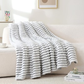 DKRUW Plush Fleece Throw Blanket Black and White 3D Ribbed Soft Fuzzy Blanket for Couch Sofa Bed Home Decor Gifts for Women Mom All-Season Comfort (Black and White, Throw(50"x60"))