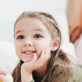 IEFWELL - arete de tuerca de corazón para niñas y mujeres, de plata de ley S925, hipoalergénicos, aretes de corazón con circonita cúbica, aretes con inicial, para adolescentes, niñas, regalos para