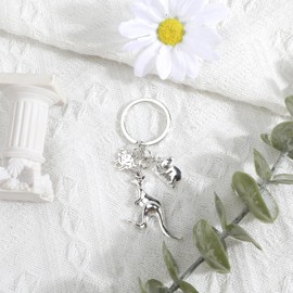 MUCOOS Entzückender Silberner Schlüsselanhänger Mit Niedlichen Känguru Und Koala Grafiken, Glücksbringern Und Frauenschutzengel Für Den Schulanfang, Geburtstage Oder Als Geschenk Für Eine Freundin