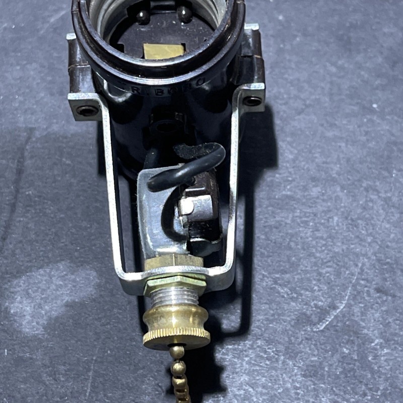 Triboro 2-Light Socket Cluster Pull Chain Lampholder 660W 125/250V