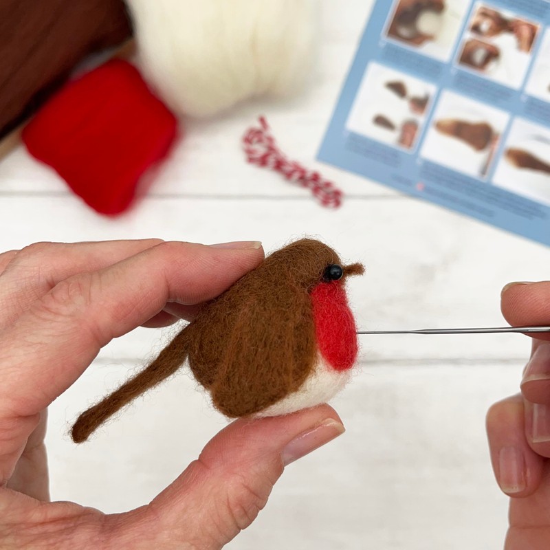 Bergin & Bath Needle Felting Kit - Robins. Christmas Craft