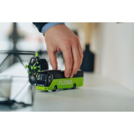 Carson 1:64 Flixbus 2,4 GHz 100% RTR - 100% pronto all'uso, autobus giocattolo, macchinina giocattolo, auto telecomandata, per bambini dai 3 anni in su, autonomia circa 80 min, autobus RC