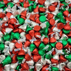 Hersheys Kisses Holiday Milk Chocolate in Festive Red Green & Silver Foils - Bulk Christmas Kisses Candy - Individually Wrapped - Bulk Pack - 2 Pound (Pack of 1)