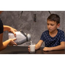 Metrox Milchkanne, auslaufsicher, 2 Liter, BPA/BPS-freier Kunststoff, Schraubdeckel, silber