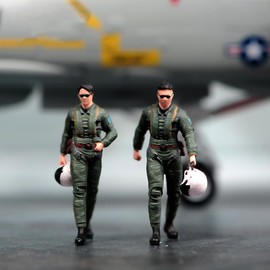 SOUFORCE 1/87 Scale Action Figure Handsome Pilot Men with Helmet Sunglasses Miniature Figure Model