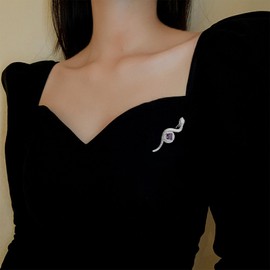 Inilbran Boho Amethyst Crystal Snake Brooch Pin Silver Crystal Gem Snake Serpent Brooch Vintage Purple Crystal Snake Brooch Gothic Amethyst Gemstone Serpent Badge Pin Clothing Hat Bag Accessories