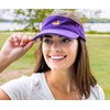 Visor en color morado con amarillo pato por sur Marsh,