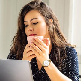 JewelryWe Elastic Watches for Women: Easy Reader Analog Big Dial Round Quartz Wristwatch for Xmas