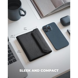 VULKIT Funda Pasaporte con Porte Airtag Desmontable, Porta Pasaporte y Tarjetas de Cuero Vegano para Viajes, Negro