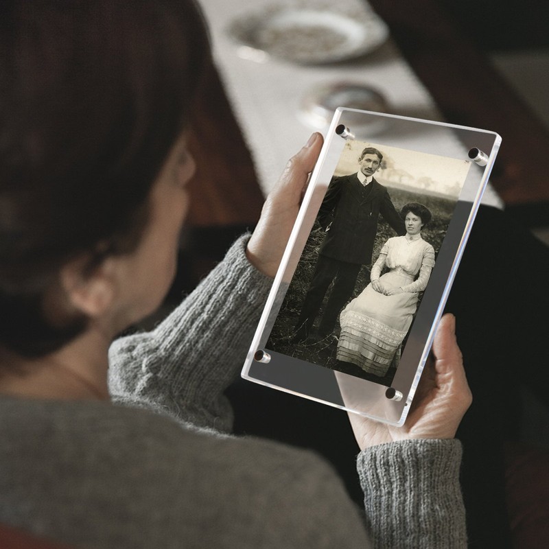 NIUBEE Acrylic Photo Frame, Transparent Picture Frame, Horizontal Tabletop Display,