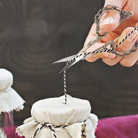 Embroidery Scissors, Vintage Flower Pattern Needlework Stainless Steel Scissors(Bronze)
