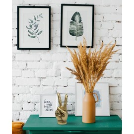 Vaudagio Golden Peace Sign Decor - Modern Victory Hand Sculpture in Gold Hand Statue Made of Resin for Office Desk & Living Room - Finger Figurine as Peace Symbol Gesture Decoration for Home