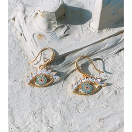 M.DUN - arete de ojo malvado para mujer con símbolo de protección - Gancho de pez con circonita cúbica chapada en oro de 14 quilates, Latón con chapado en oro amarillo de 14 quilates, Circonia cúbica