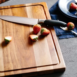 EVERBBKING Acacia Wood Cutting Board for Kitchen Wooden Cutting Board with Deep Juice Groove and Handles, Wooden trays for meat, fruit and cheese